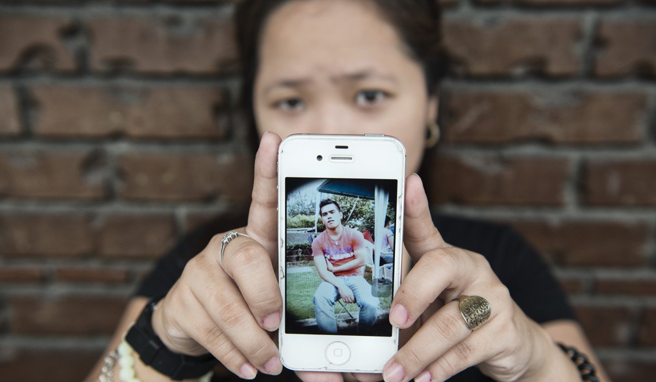 Harrah Kazuo shows a photo of husband, Jaybee Bertes, who died on July 7, 2016, while in police custody. 