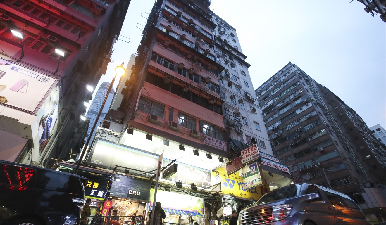 American Tourist Seeking Sex In Hong Kong Gets Caught Up -2476