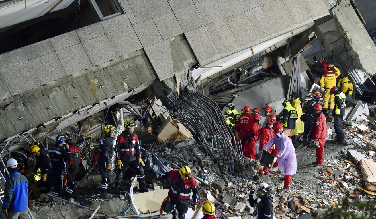 Rescuers work inside a leaning building collapsed after a strong earthquake laste Tuesday night in Hualien Taiwan, February 7, 2018. Photo: Kyodo News via AP