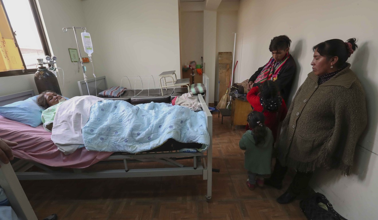 Luisa Calderon (left), a survivor of an explosion that caused eight deaths in Oruro, is treated in San Juan de Dios General Hospital in the city. Photo: EPA