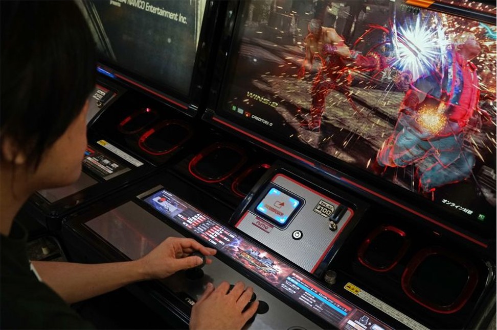 Kachi plays Tekken at an arcade in Tokyo. Photo: Kentaro Takahashi/Bloomberg