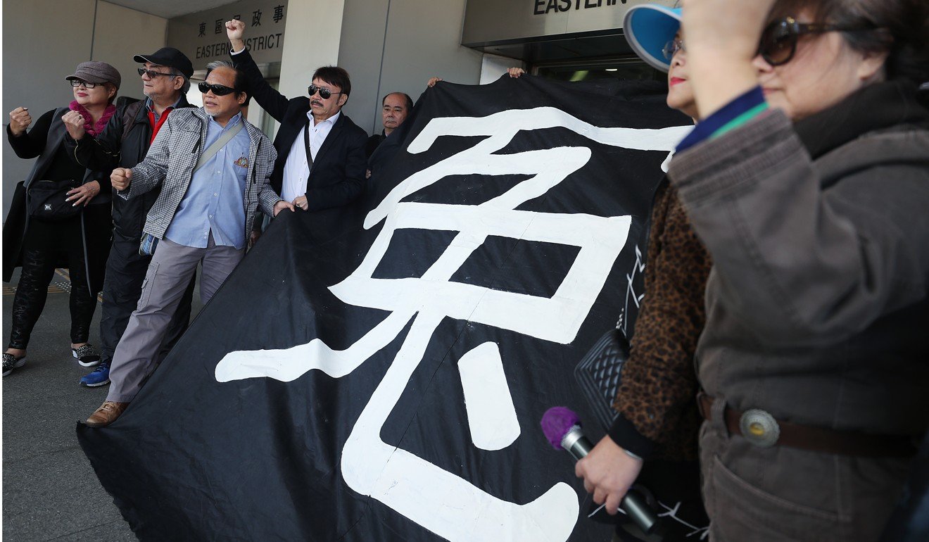 Members of an alliance for the police force protest in December outside Eastern Court in Sai Wan Ho in support of retired superintendent Frankly Chu, who was found guilty of assault. Photo: Winson Wong