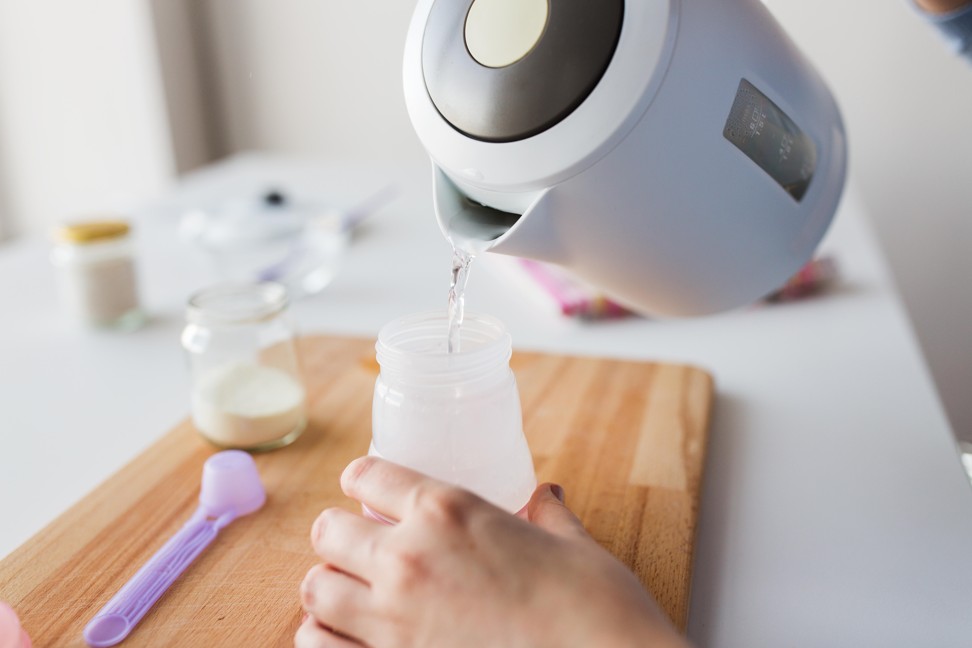 Using milk formula is a quick solution for some mothers. Photo: Alamy