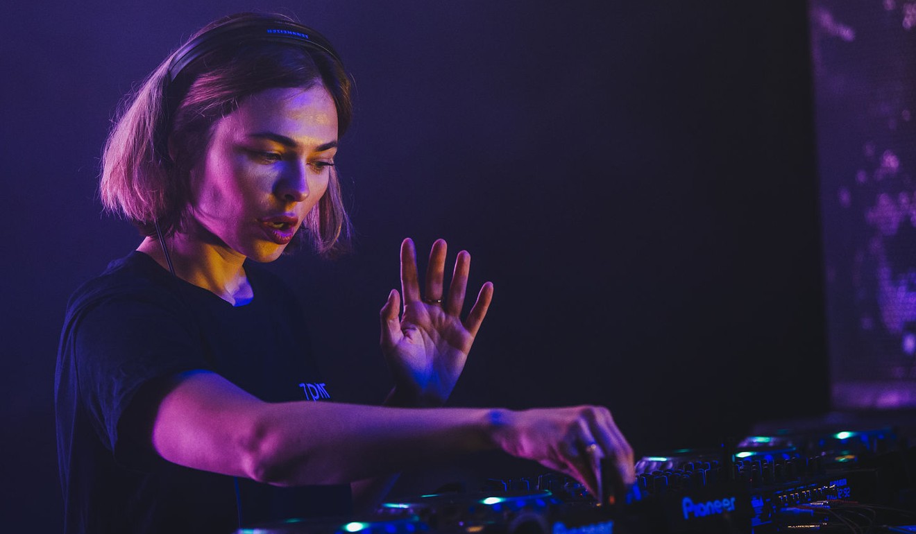 Nina Kraviz. Кравец диджей. Nina Kraviz киберпанк. Nina Kraviz трип. Nina kraviz skyscrapers hi lo remix