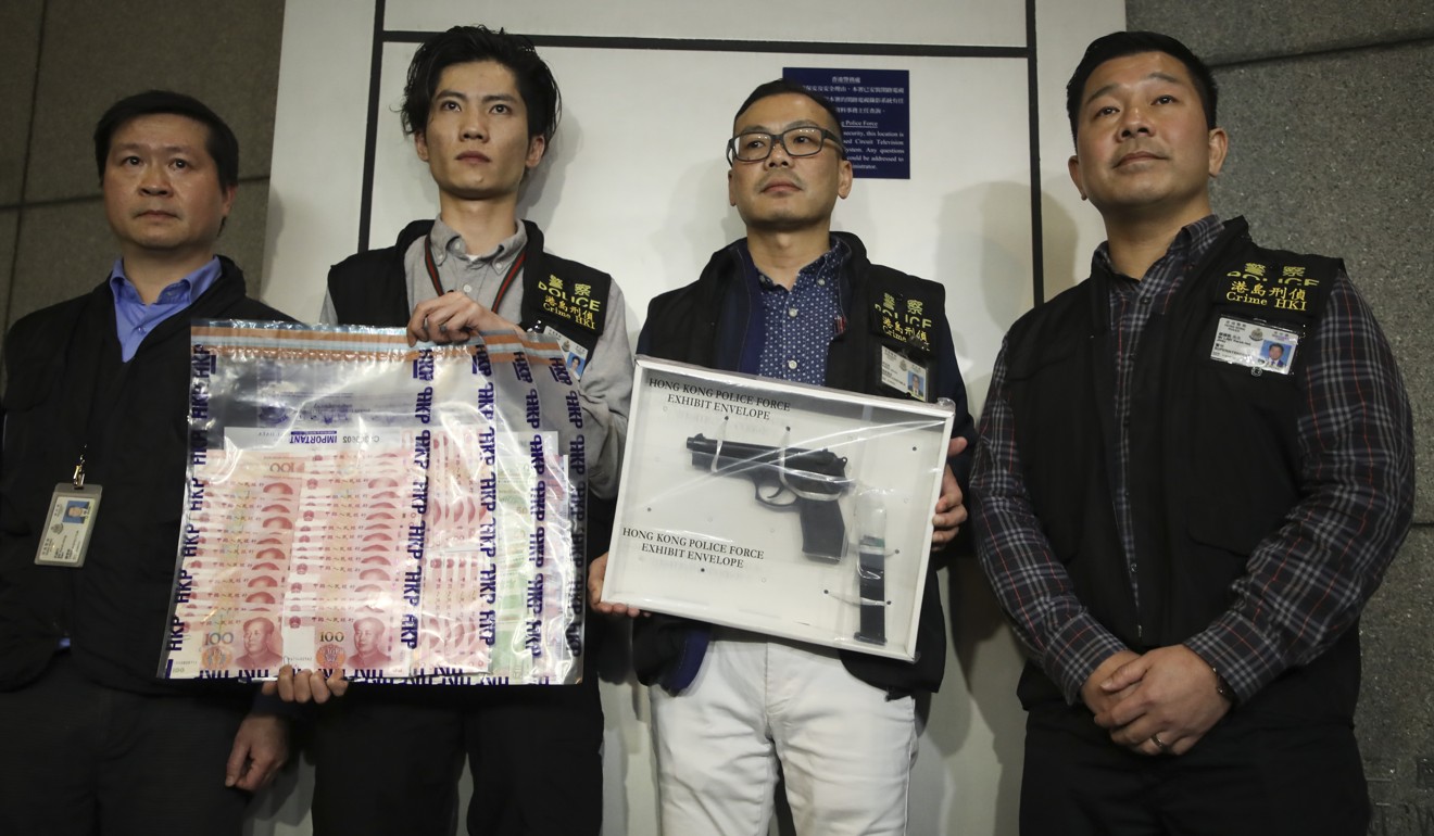 Police show the air gun and cash evidence recovered on Wednesday. Photo: Edward Wong
