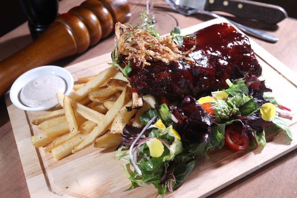 Roasted barbecue pepper ribs. Photo: Winson Wong