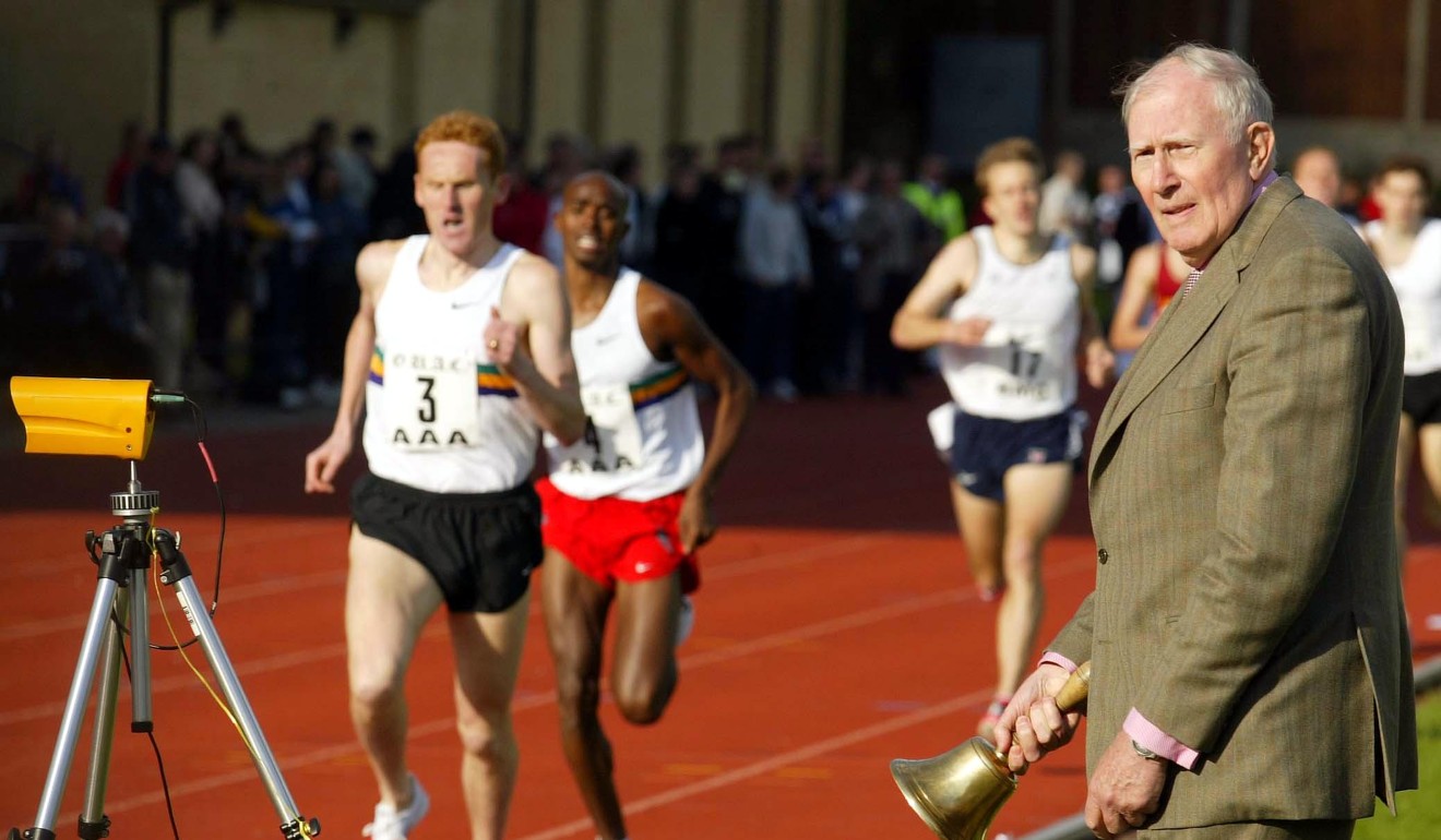 Roger Bannister rings the original record bell at Oxford College in 2004. Photo: AFP