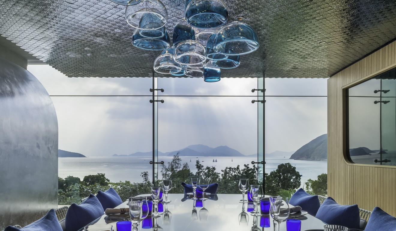 The Ocean has fine views of Repulse Bay and its VIP room has an aquarium for hundreds of hovering jellyfish.