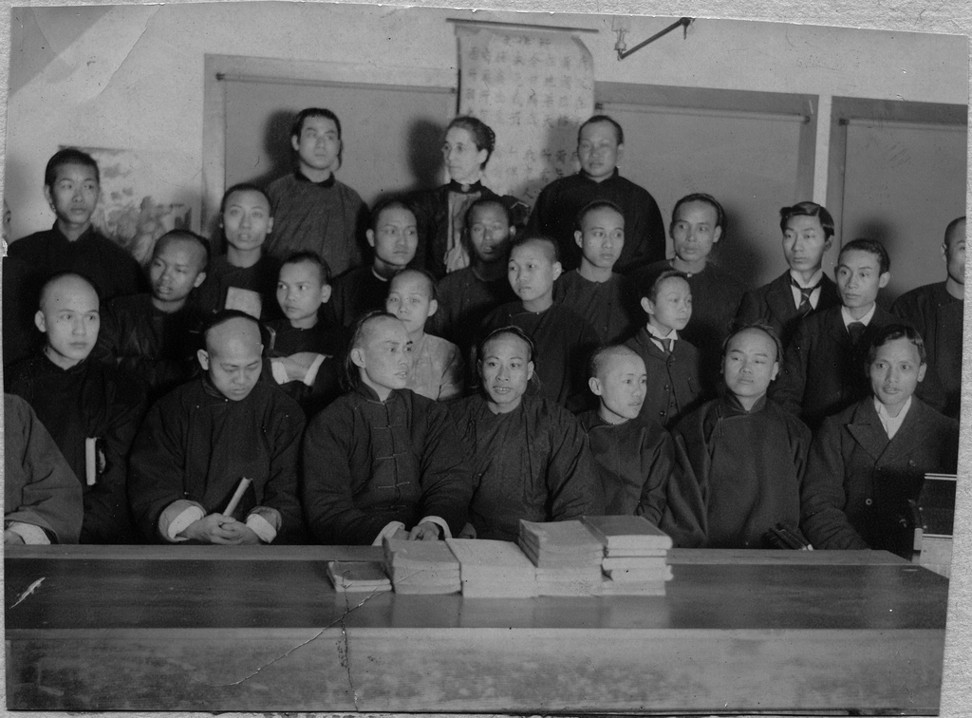 Chinese Canadians at the Mission School in Vancouver in 1898. Image: Vancouver Public Library