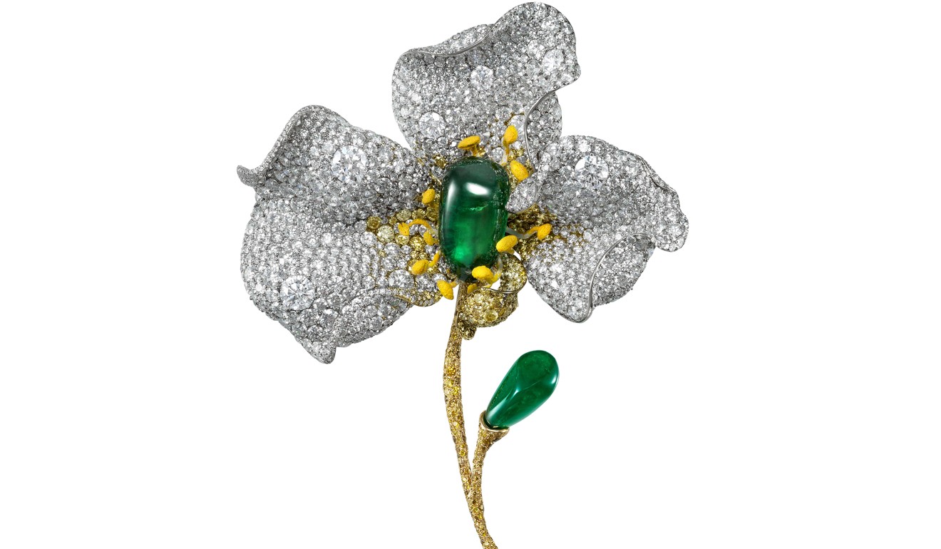 Cindy Chao’s Black Label Masterpiece known as Emerald Flora Brooch Tango in the Garden Collection comprises 17.28ct drop-shaped emerald, a 6.34ct Baroque emerald and a 1.13ct Oval-shaped diamond.