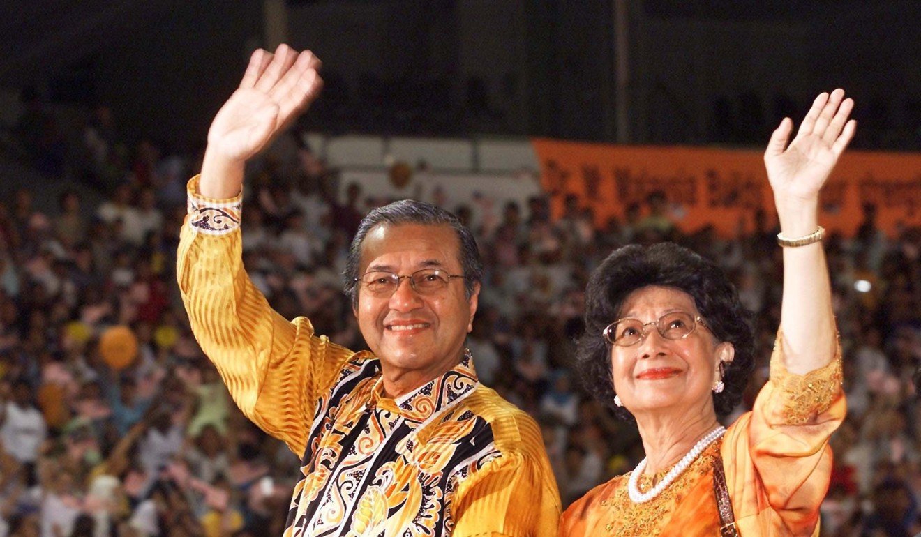 Mahathir Mohamad and his wife Siti Hasmah Mohamad Ali in 2002. Photo: AP