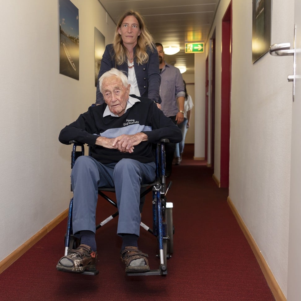 David Goodall on the way to a press conference on May 9, a day before his assisted suicide in Basel, Switzerland. Photo: EPA-EFE