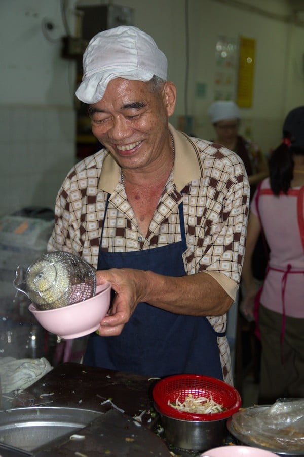 A cook at Li Heng Fatt prepares bowls of hor hee. Picture: Keith Mundy
