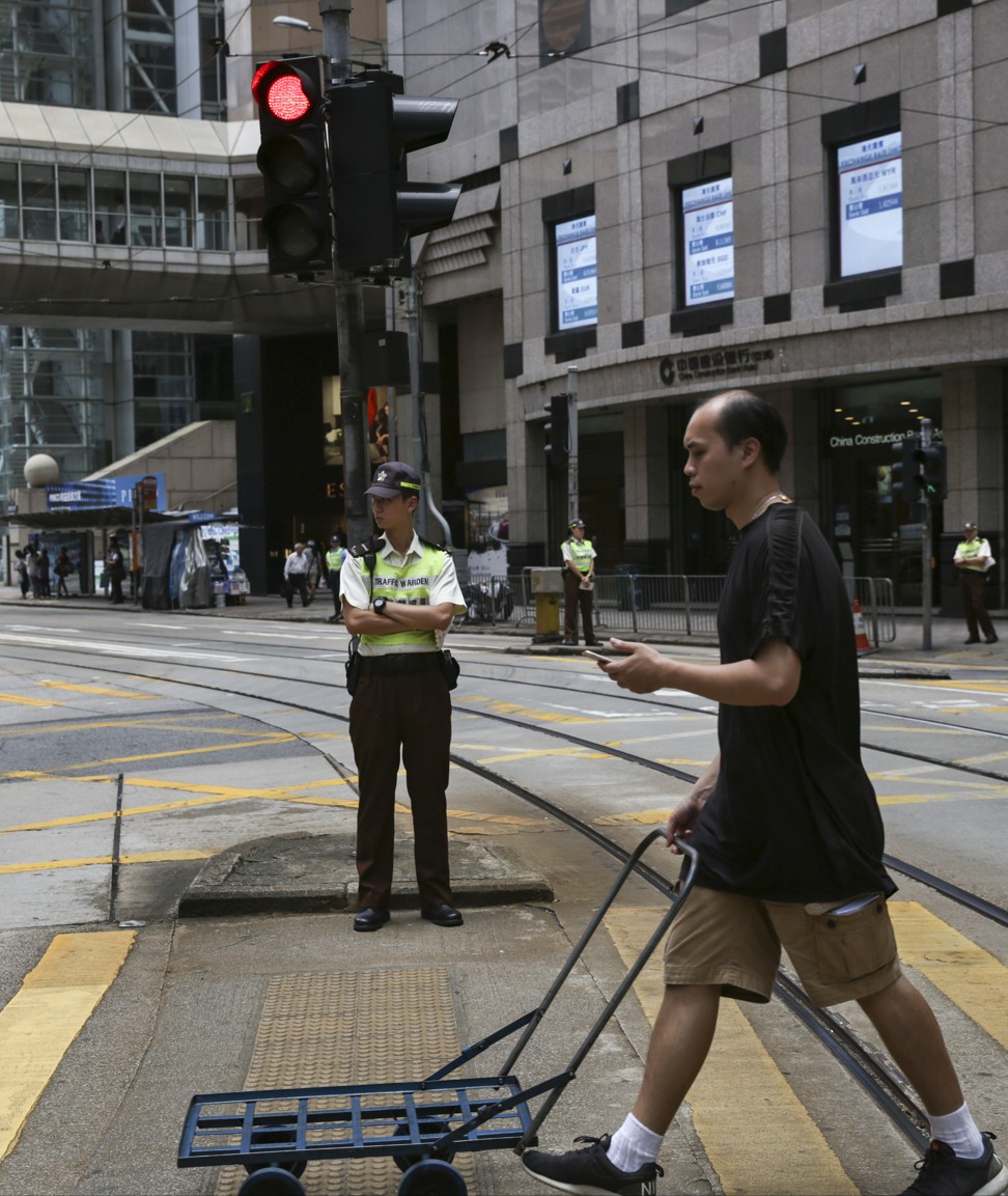 Delivery personnel pushing trolleys routinely ignore traffic signals. Photo: Sam Tsang