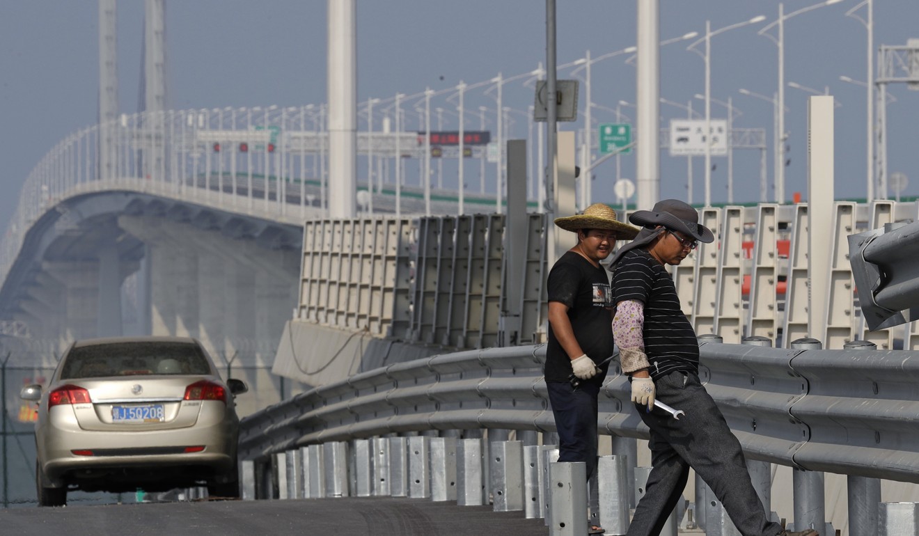 The Hong Kong-Zhuhai-Macau bridge could link Hong Kong’s airport workers to a nearby place of residence across the border. Photo: AP/Kin Cheung
