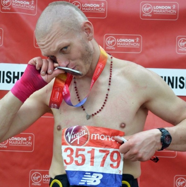 Another look at homeless man Stanislaw Skupian wearing the London marathon bob that belonged to a man named Jake Halliday. Photo: Marathonfoto