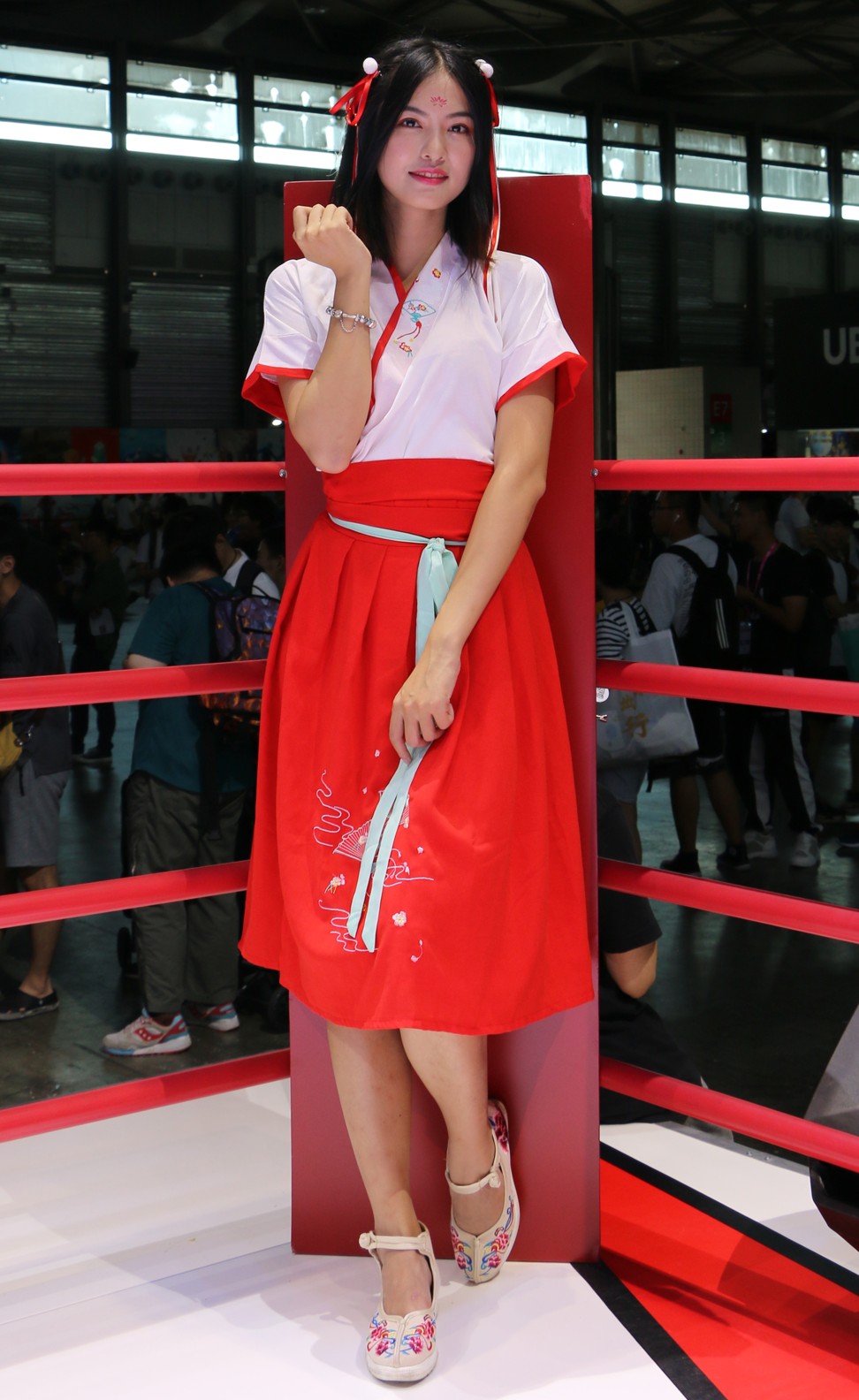 Liu Xinyi poses for photos at the boxing ring stage at Subor. Photo: Zheping Huang