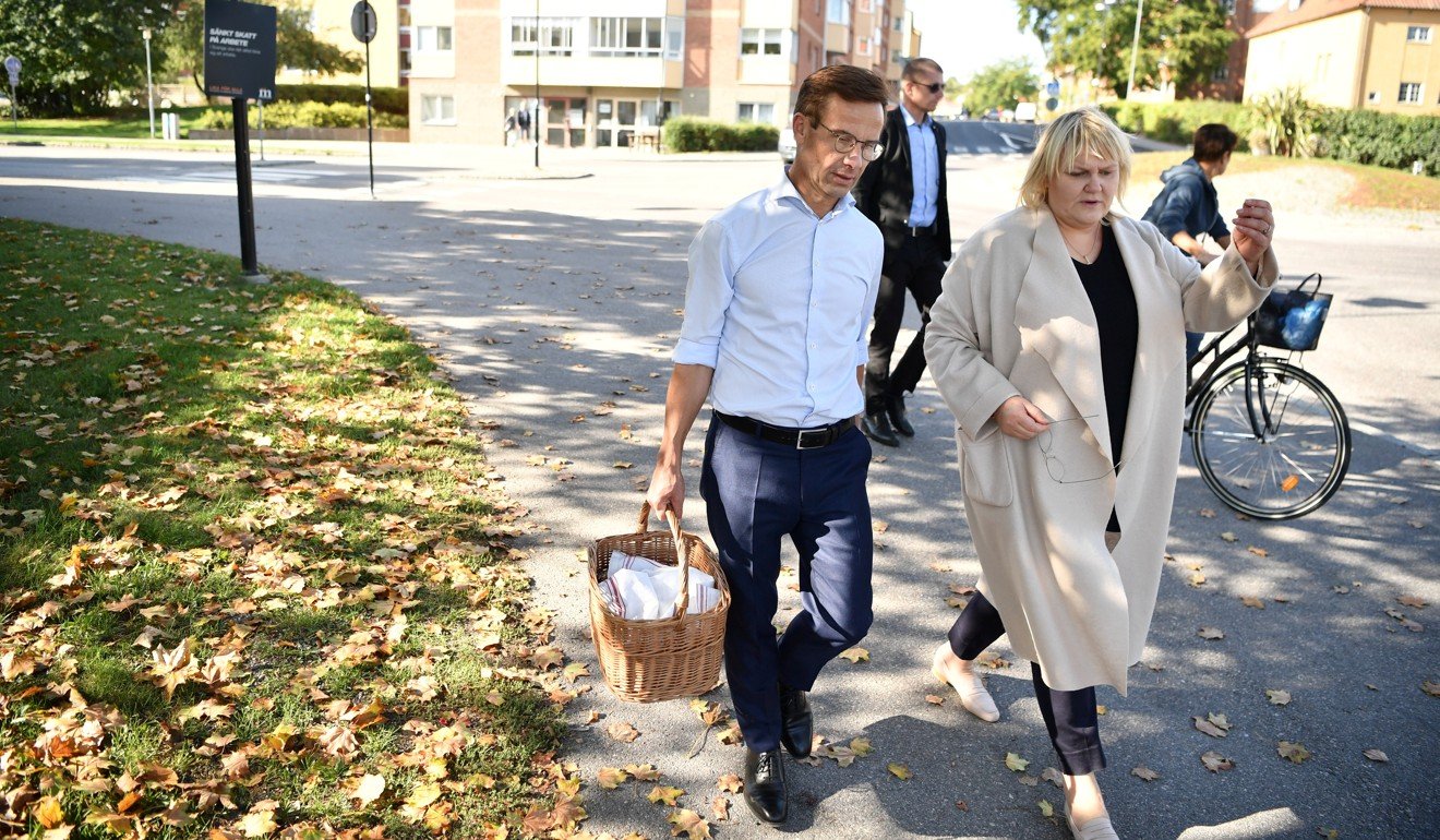 Ulf Kristersson, leader of the Swedish Moderate Party, walking to vote with his wife Birgitta Ed. Photo: Reuters