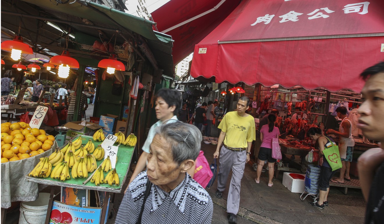 Shoppers on the lookout for good deals at Kam Wah Market in Shau Kei Wan. Photo: Jonathan Wong