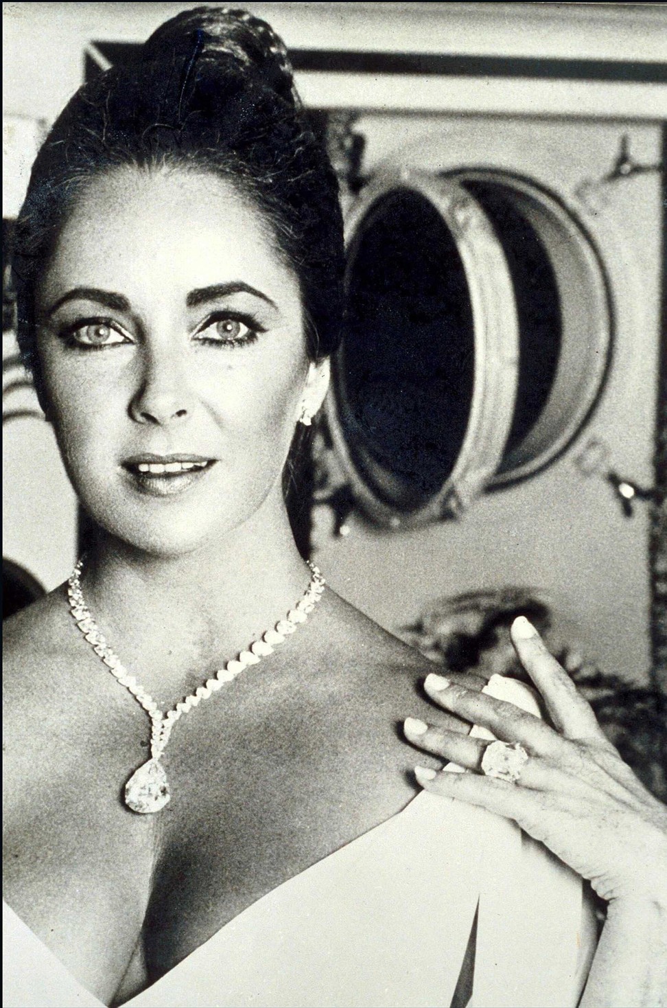 Elizabeth Taylor wears the Cartier Taylor-Burton diamond given by her husband, the actor Richard Burton. Photo: Cartier Archives