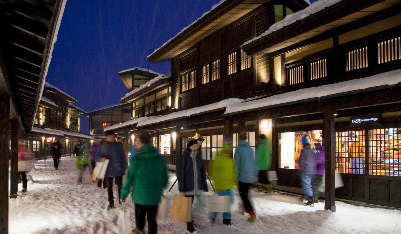 Niseko Village, complete with shops and restaurants, is within walking distance from Kasara.