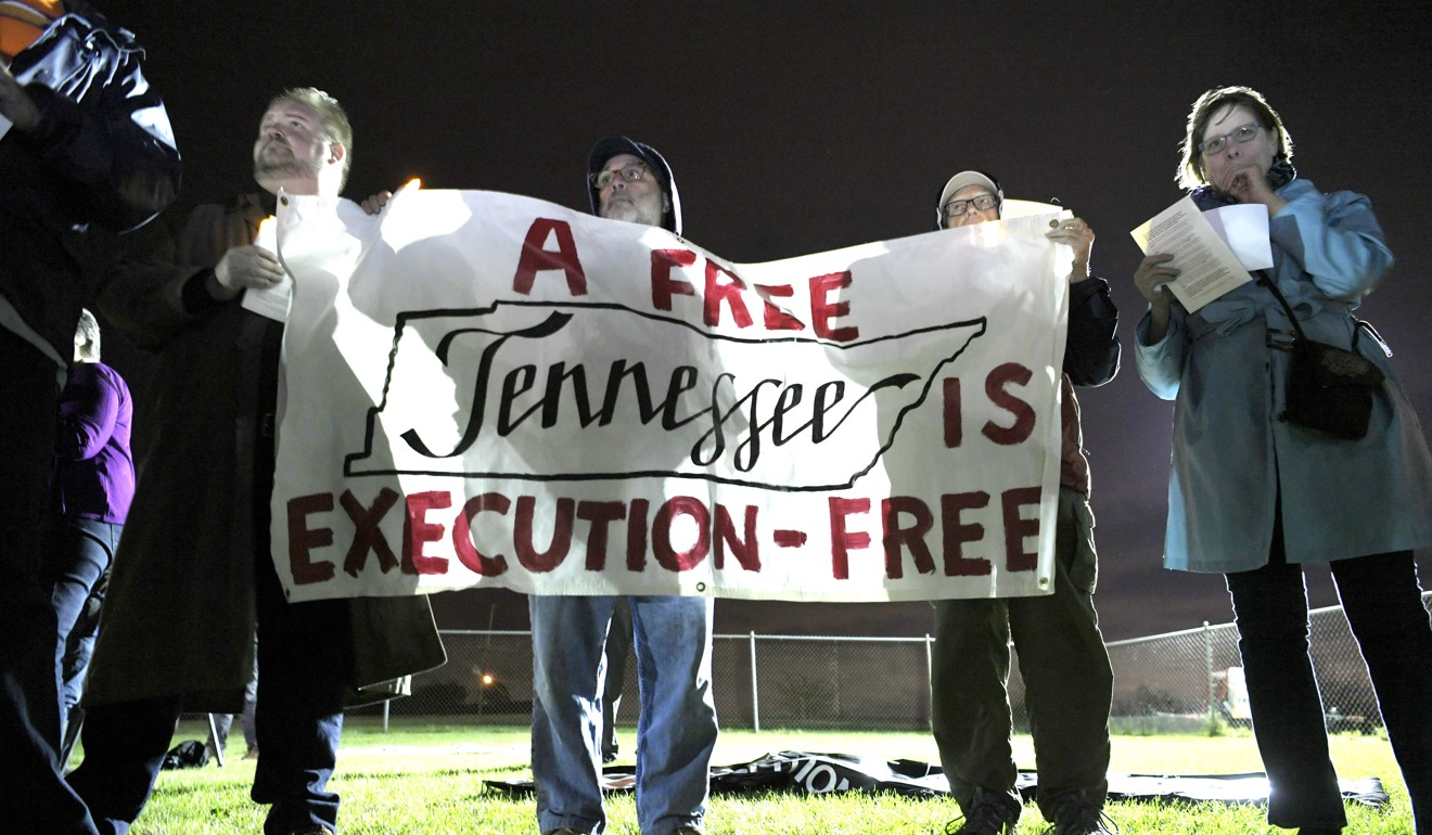 Several Tennessee residents protest against Zagorski’s execution. Photo: AP