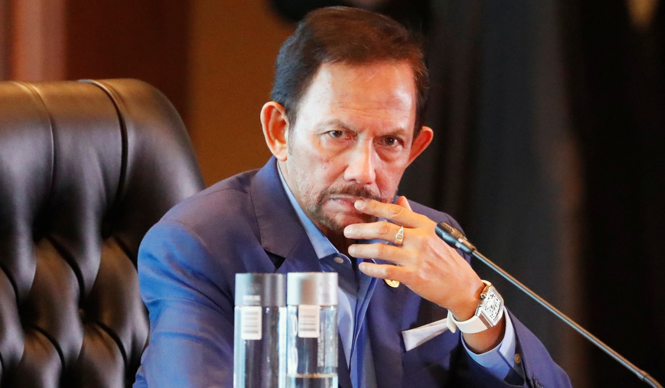 Brunei's Sultan Hassanal Bolkiah hosted Chinese President Xi Jinping as the two leaders fostered closer cooperation on oil and gas developments. Photo: Reuters