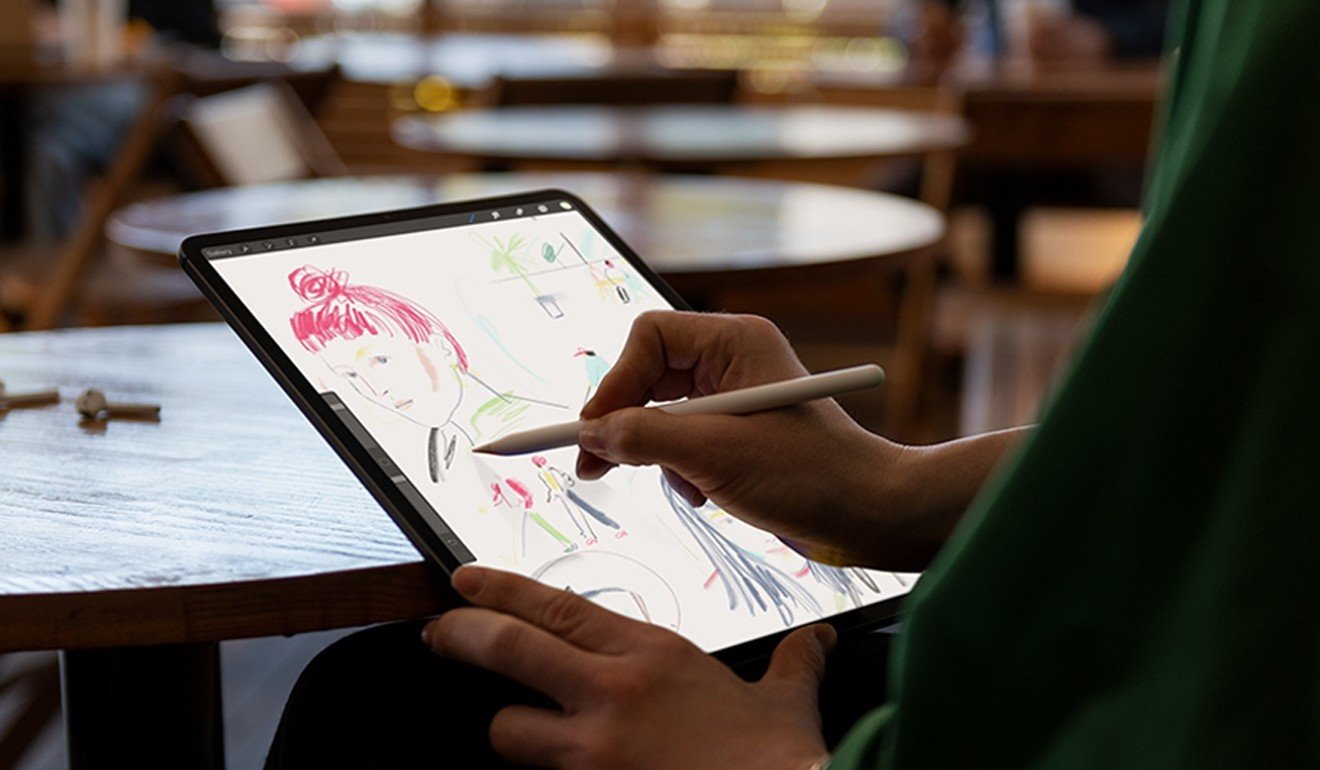 Note taking with Apple’s 2018 iPad Pro requires the use of the Apple Pen and a note-taking app, such as Notability