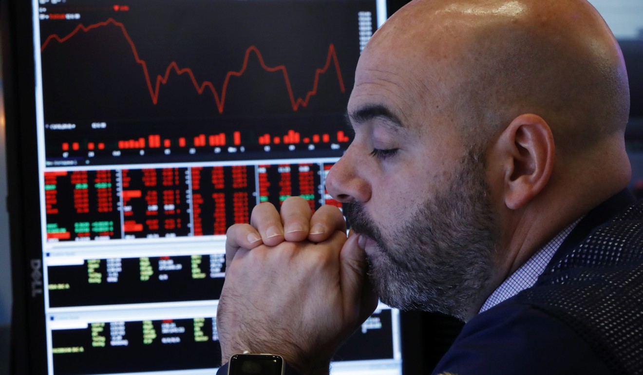 Trader Fred DeMarco works on the floor of the New York Stock Exchange on Thursday as US stocks tumbled in early trading Thursday. Photo: AP