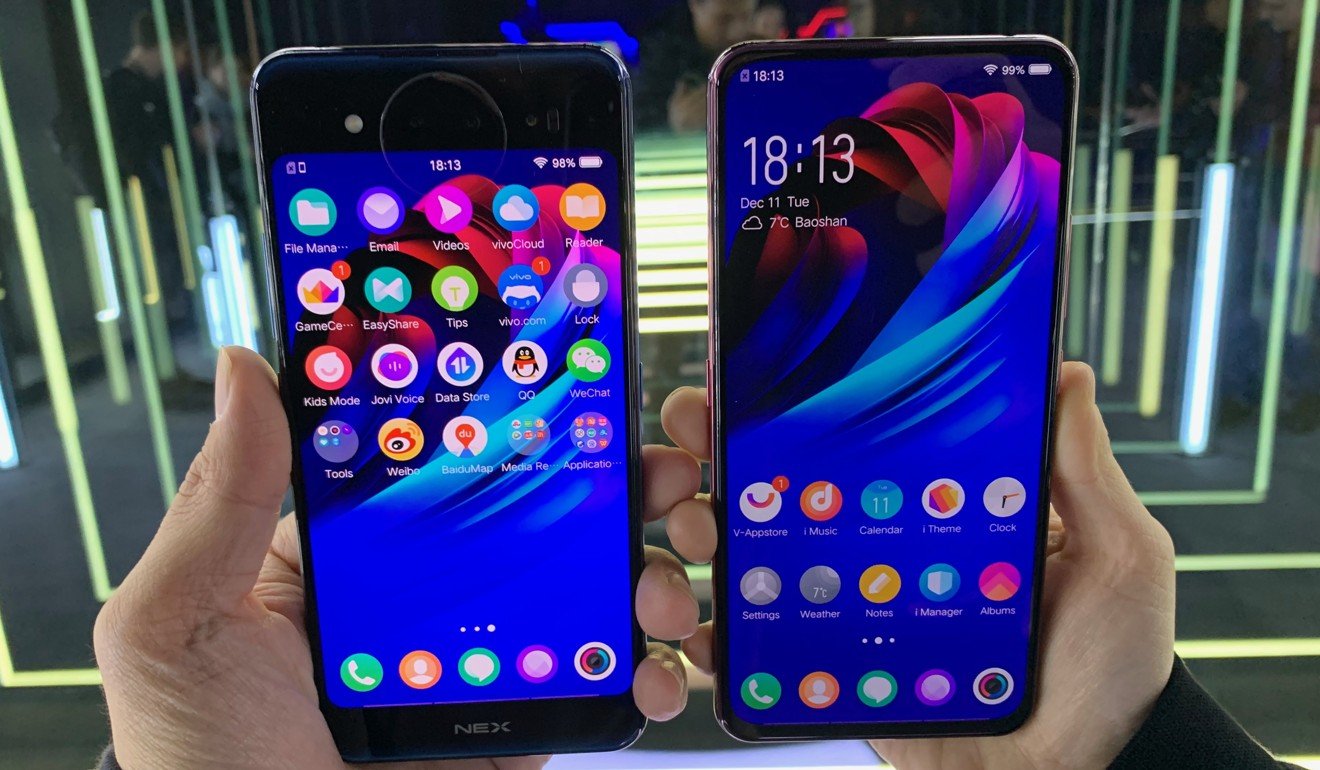 Two Vivo Nex Dual Displays side by side, with the 5.5-inch rear screen on the left and the 6.4-inch main screen. Photo: Ben Sin