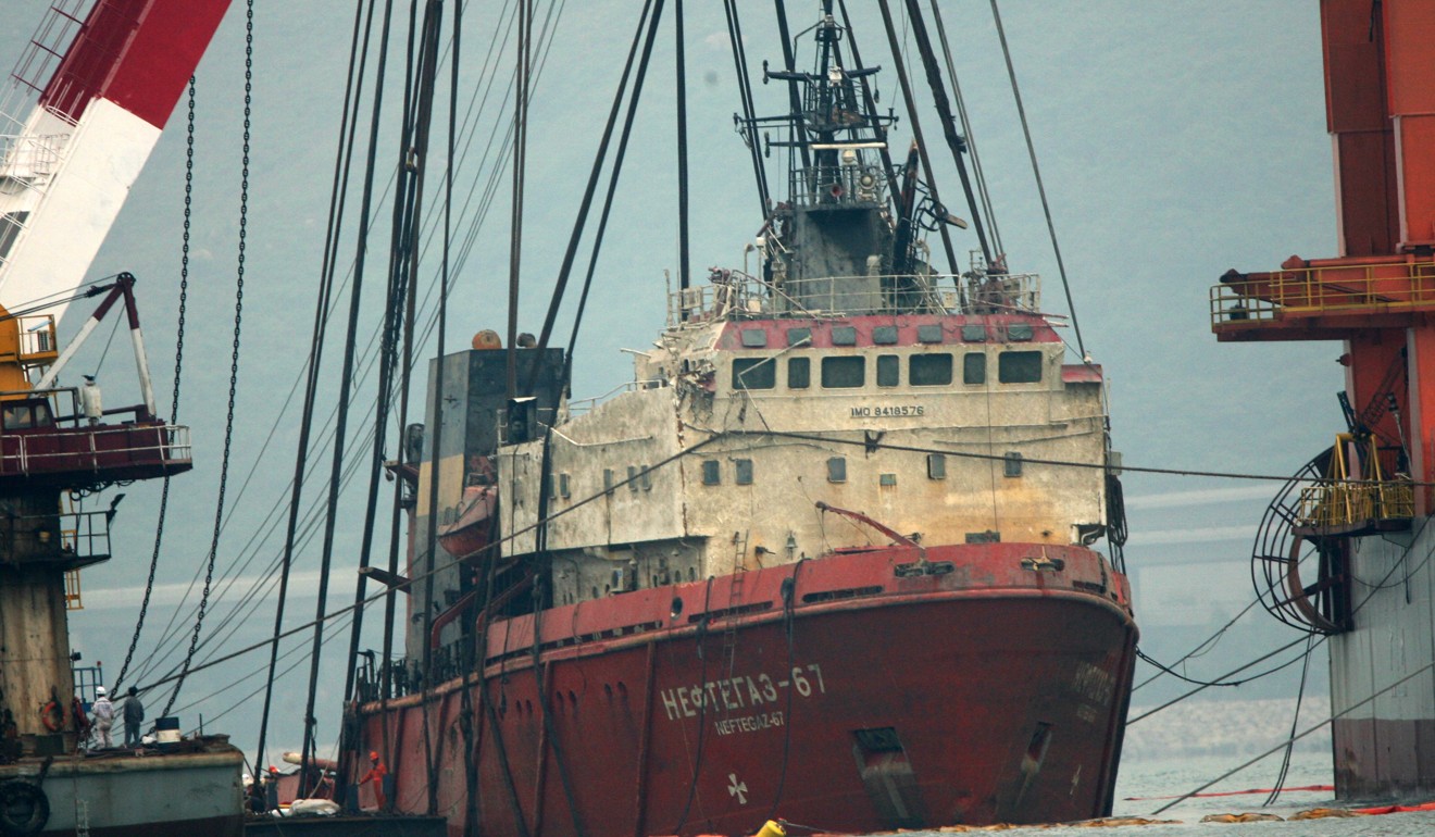 A recovery boat lifts the Ukrainian tugboat Neftegaz 67 during a salvage operation on April 28, 2008. Photo: Dickson Lee