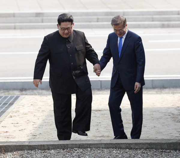 North Korean leader Kim Jong-un and South Korean President Moon Jae-in at the Demilitarised Zone. Photo: AP