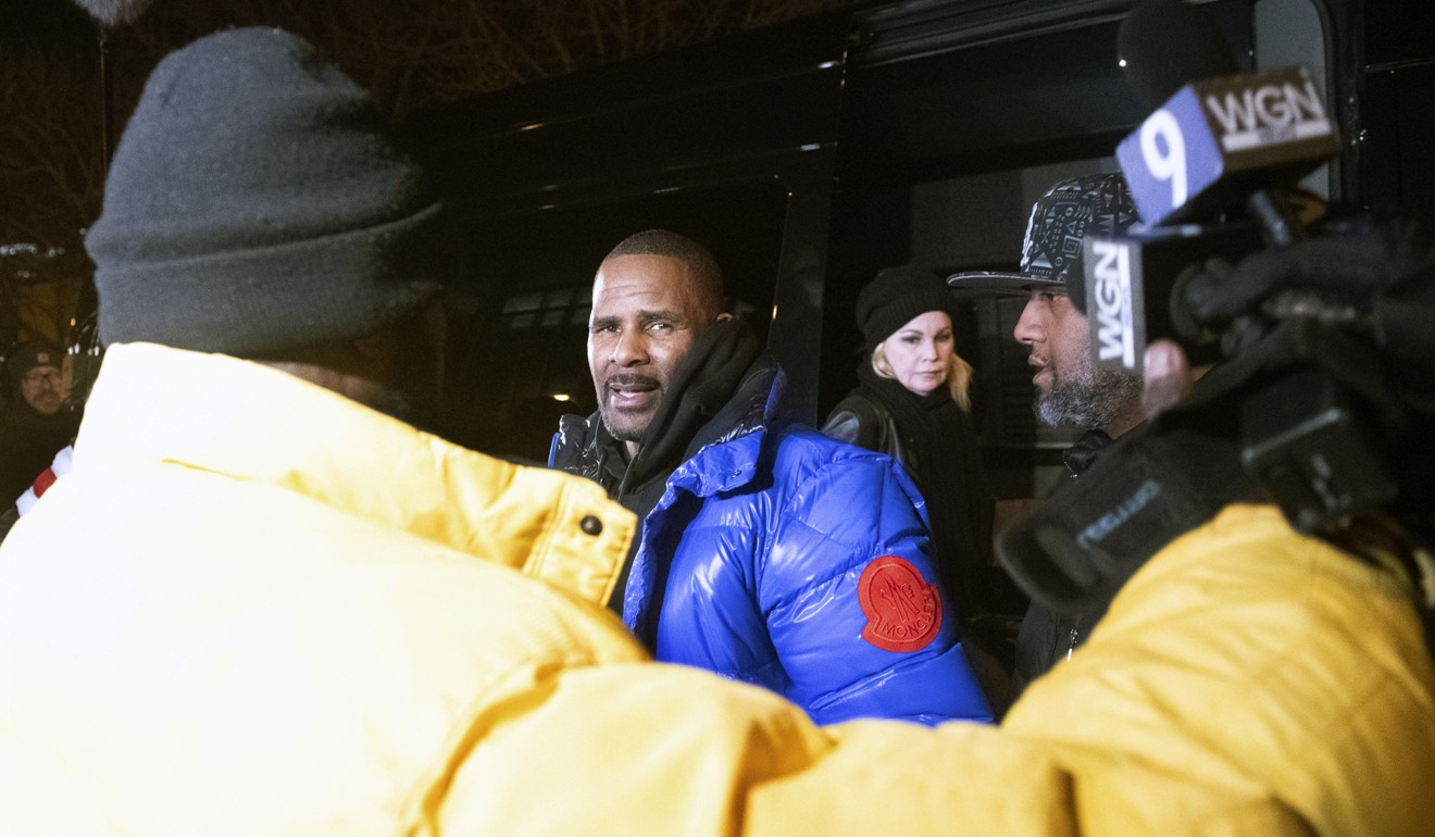 R. Kelly surrenders to authorities at Chicago. Photo: AP