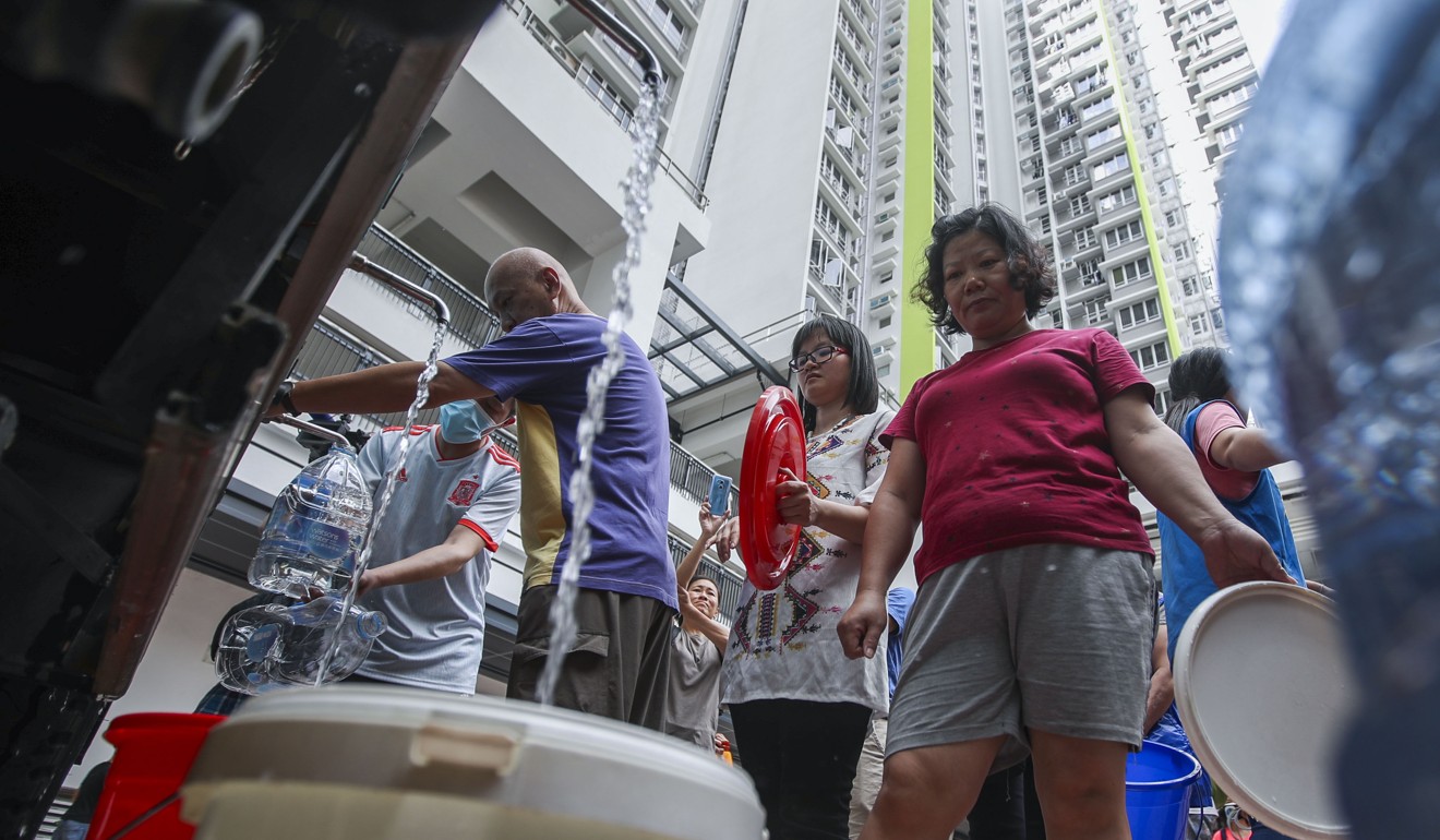Residents at Kwai Tsui Estate in Kwai Fong fill water from a water truck on the streets after reports of lead-contaminated tap water, in July 2018. Photo: Edward Wong
