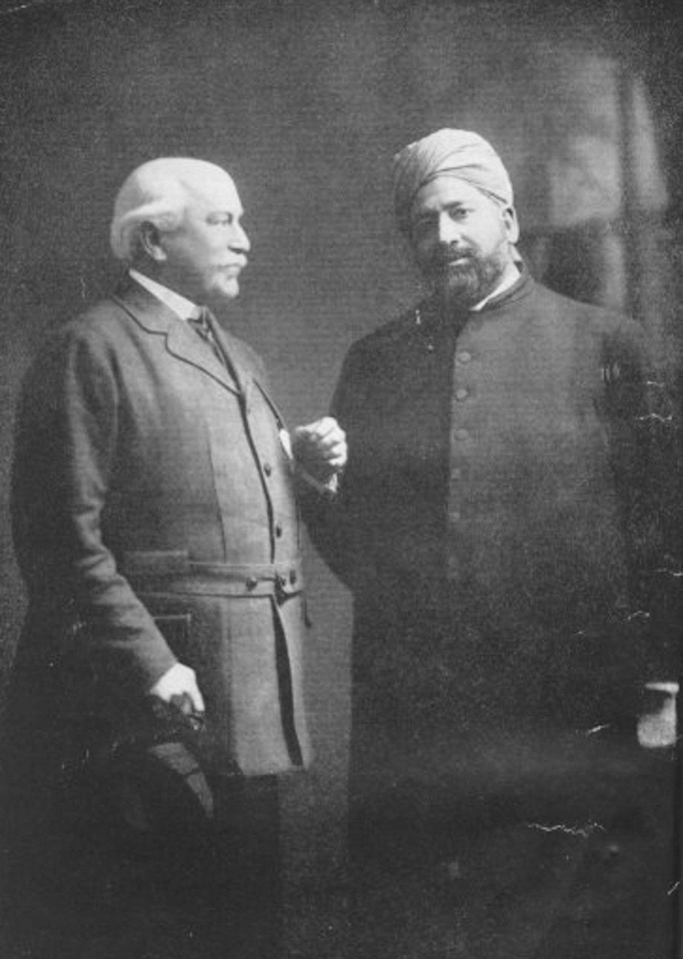 Lord Headley (left), who became known as âThe Moslem Peerâ, with the first Muslim missionary to Britain, Khwaja Kamal-ud-Din.