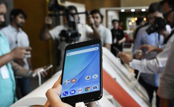 The browser has lost its top spot in Indonesia and its share is declining in India, as the rise of powerful budget smartphones lessens the need for the small footprint that made it popular