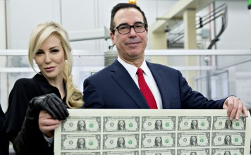 US Treasury Secretary Steve Mnuchin and his wife Louise Linton hold a uncut sheet of US$1 dollar notes bearing Mnuchin’s name at the US Bureau of Engraving and Printing in Washington, on November 15, 2017. The dollar fell on Wednesday after his comments at the WEF conference in Davos. Photo: Bloomberg