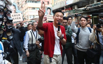 DAB’s Vincent Cheng Wing-shun, who won the Kowloon West seat at the Legislative Council by-election, thanks voters in Sham Shui Po. Photo: Nora Tam
