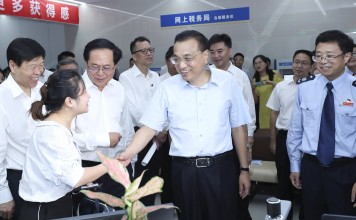 Chinese Premier Li Keqiang (centre) said it is a priority for the government to provide a level playing field for all businesses, domestic and foreign. Photo: Xinhua