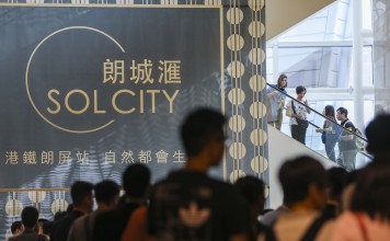 Buyers queue up for the 504 units on offer at Sol City in Tsuen Wan. Photo: Edward Wong