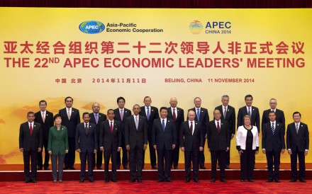 Xi Jinping, Vladimir Putin and Barack Obama are prominent at the Apec photo shoot. Widodo and Aquino are pushed aside. Photo: AP