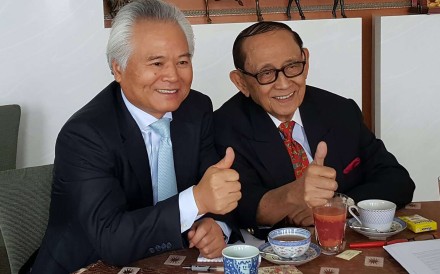 Wu Shicun, president of the National Institute for South China Sea Studies, (left) and former Philippine president Fidel Ramos have dinner in Hong Kong. Photo: SCMP Pictures