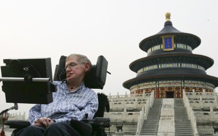 British scientist Stephen Hawking visits the Temple of Heaven in Beijing in 2006. Photo: AFP
