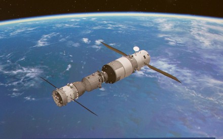 A computer screen shows a simulation of an automated docking between China’s Shenzhou-11 spacecraft and the Tiangong-2 space lab. Its close relative, Tiangong-1, is set to come crashing back down to Earth in the coming days. Photo: Xinhua