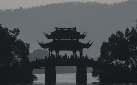 Tourists flock to a bridge on West Lake in Hangzhou, in eastern China's Zhejiang Province. The city’s government has said it has identified blockchain as a key growth area. Photo: AFP
