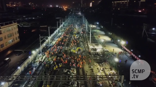 1,500 Chinese workers build train station in nine hours