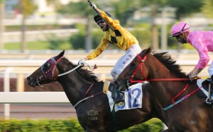Howard Cheng celebrates as he takes the Panasonic Cup on John Moore-trained lightweight Dashing Fellow, holding off fellow four-year-old Sun Jewellery. Photos: Kenneth Chan