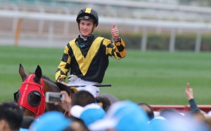 Chad Schofield receives a rousing reception from the Sha Tin crowd after scoring on Rouge Et Blanc. Photo: Kenneth Chan