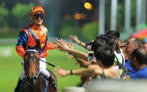 Zac Purton celebrates with fans after another Happy Valley win. Photos: Kenneth Chan.
