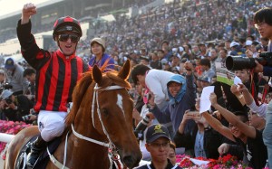 Zac Purton punches the air after winning the 2017 Group One Hong Kong Cup on Time Warp. Photos: Kenneth Chan.
